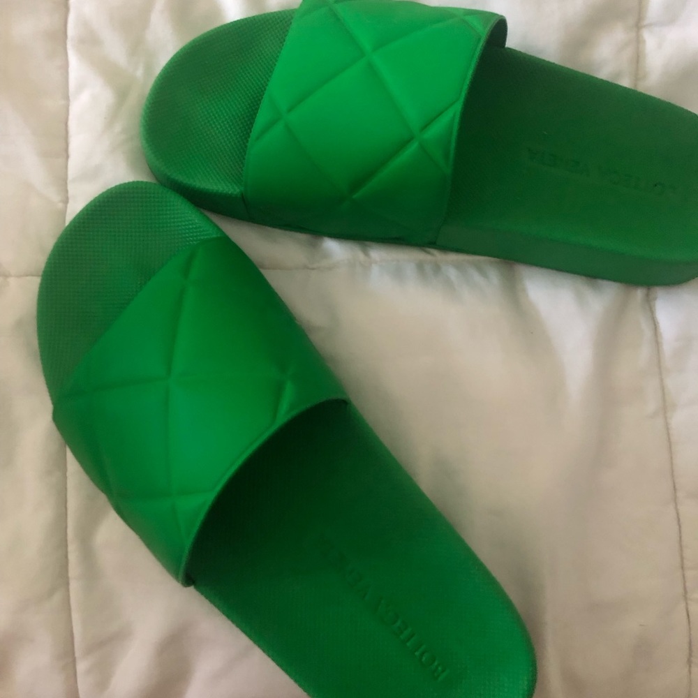 Bottega Veneta parakeet size EU 40 pool slides